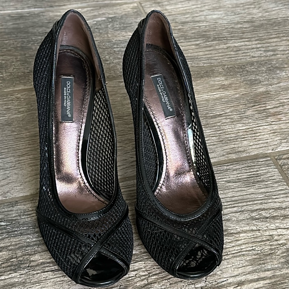 DOLCE & GABBANA black patent leather open toe heels